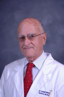 Profesor Ismael Mena, MD
